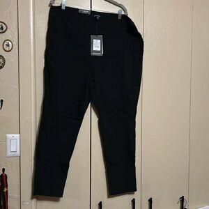 👑NWT, who what where plus size women’s black cropped pants